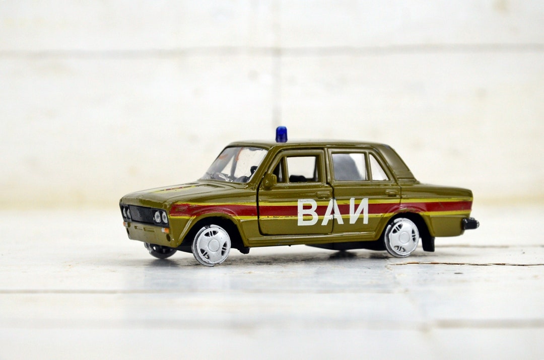 ヴィンテージ ソ連 パトカー おもちゃ、ラダ VAZ 2106、1970年代