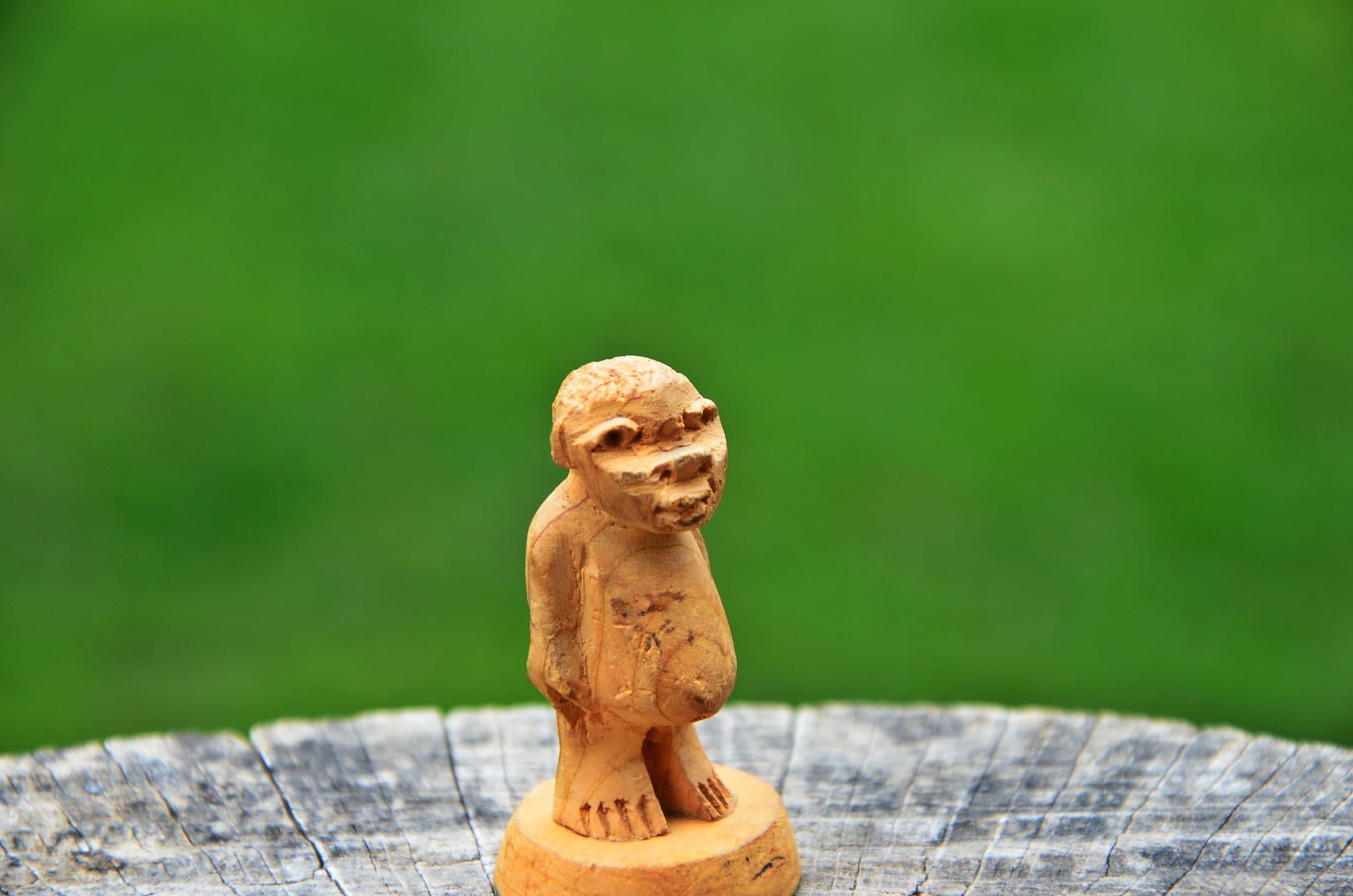 Vintage Handmade Wooden Neanderthal Sculpture: Primitive Art