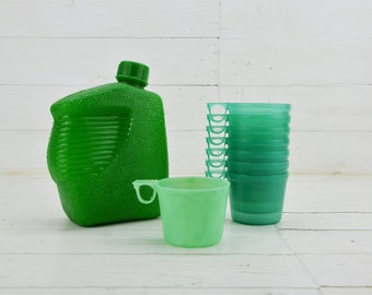 Vintage Green Plastic Picnic Set: Water Bottle & Cups