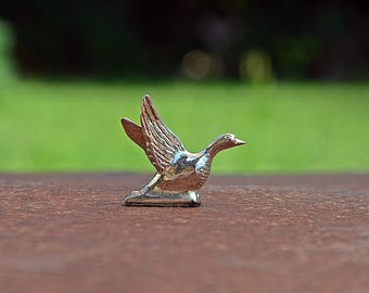 Vintage Metal Duck Figurine — 5 cm Bird Statue, Collectible Miniature Decor, Rustic Gift