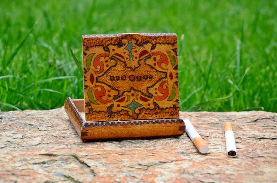 vintage wooden cigarette holder Vintage Wooden Cigarette Case – 1980s Hand‑pyrographed Smoker Accessory