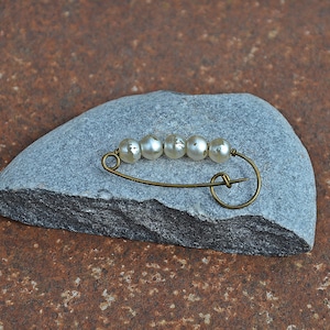 Antique  Brooch 1970s, Vintage Brass Brooch, Beautiful Retro Brooch