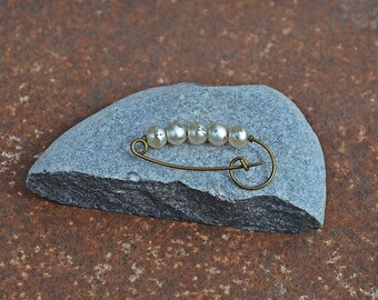 Vintage Brass Brooch: 1970s Retro Pearl Pin