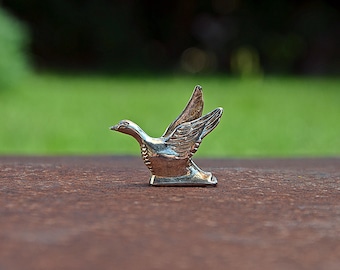 Vintage Metal Duck Figurine — 5 cm Bird Statue, Collectible Miniature Decor, Rustic Gift