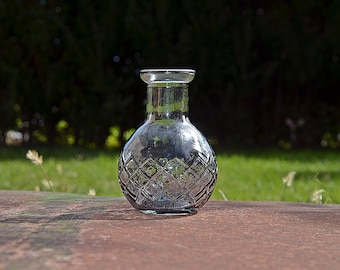 Vaso vintage in vetro trasparente: decorazione con motivo a rombi retrò