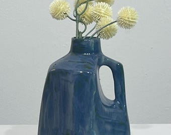 Vaso in ceramica a forma di brocca per il latte "Junebug Over Sand and Sea" / Vaso in porcellana fatto a mano / Ceramica blu e verde / Decorazione moderna in stile rustico