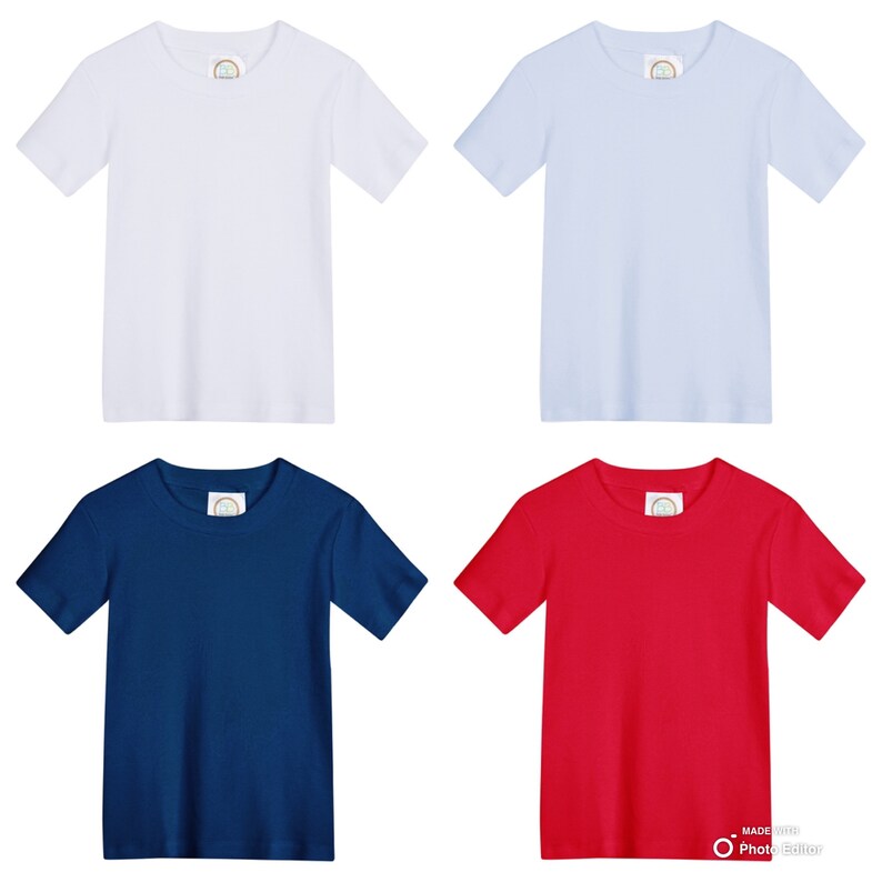 Puede incluir: Cuatro camisetas lisas en diferentes colores: blanco, azul claro, azul marino y rojo. Las camisetas tienen mangas cortas y cuello redondo.