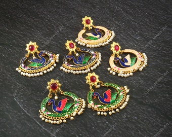 Pendientes coloridos de pavo real Meenakari - Pendientes nupciales de dama de honor de diseñador - Pendientes de perlas de boda indias - Celebridad de Bollywood tradicional