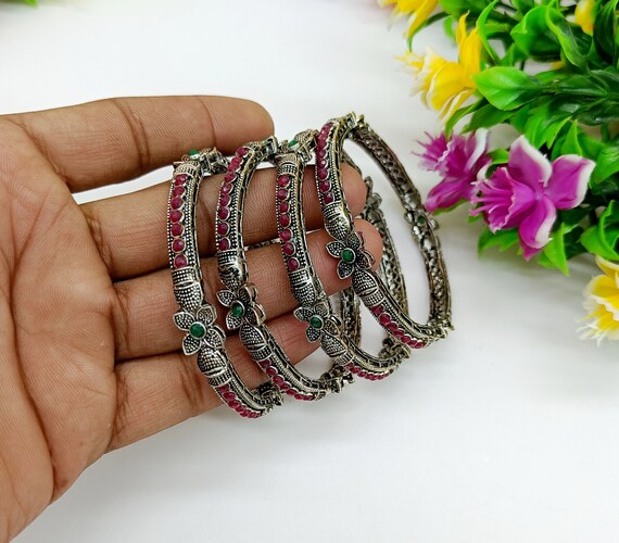 Black and 2024 pink bangles