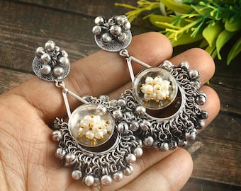 Pendientes Ghungroo chapados en negro oxidado - Pendientes de perlas de diseñador -Pendientes boho tribales étnicos - Joyería de réplica de boda india hecha a mano