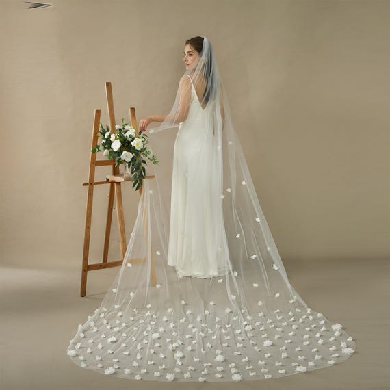 3D Floral Appliqué Cathedral Bridal Veil - Etsy display picture 2
