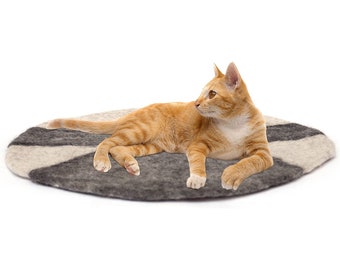 Handmade Merino Wool Cat Bed Pad: Organic Round Pet Mat