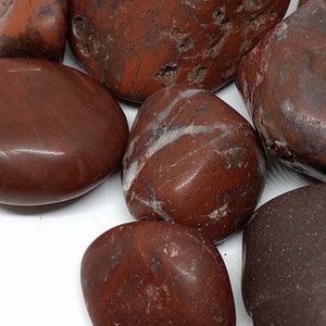 Scottish Red Jasper Tumbled Stone: Ayrshire/Sth Lanarkshire