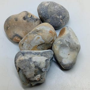 1 pc Scottish Chert Flint Stone: Bushcraft Tool Making, Ethical Crystal (50g-80g)