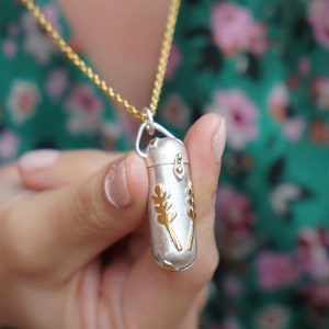 Treasure Keeper Locket with Laurel Leaves, Wheat Leaf Pendant, Floral Prayer Box Necklace, Gift for Her, Victory Symbol Protective Pendant