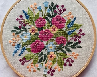 Embroidery hoop flower pattern handmade embroidery / decorative embroidery hoop / cross stitch crowned with flowers / craft embroidery
