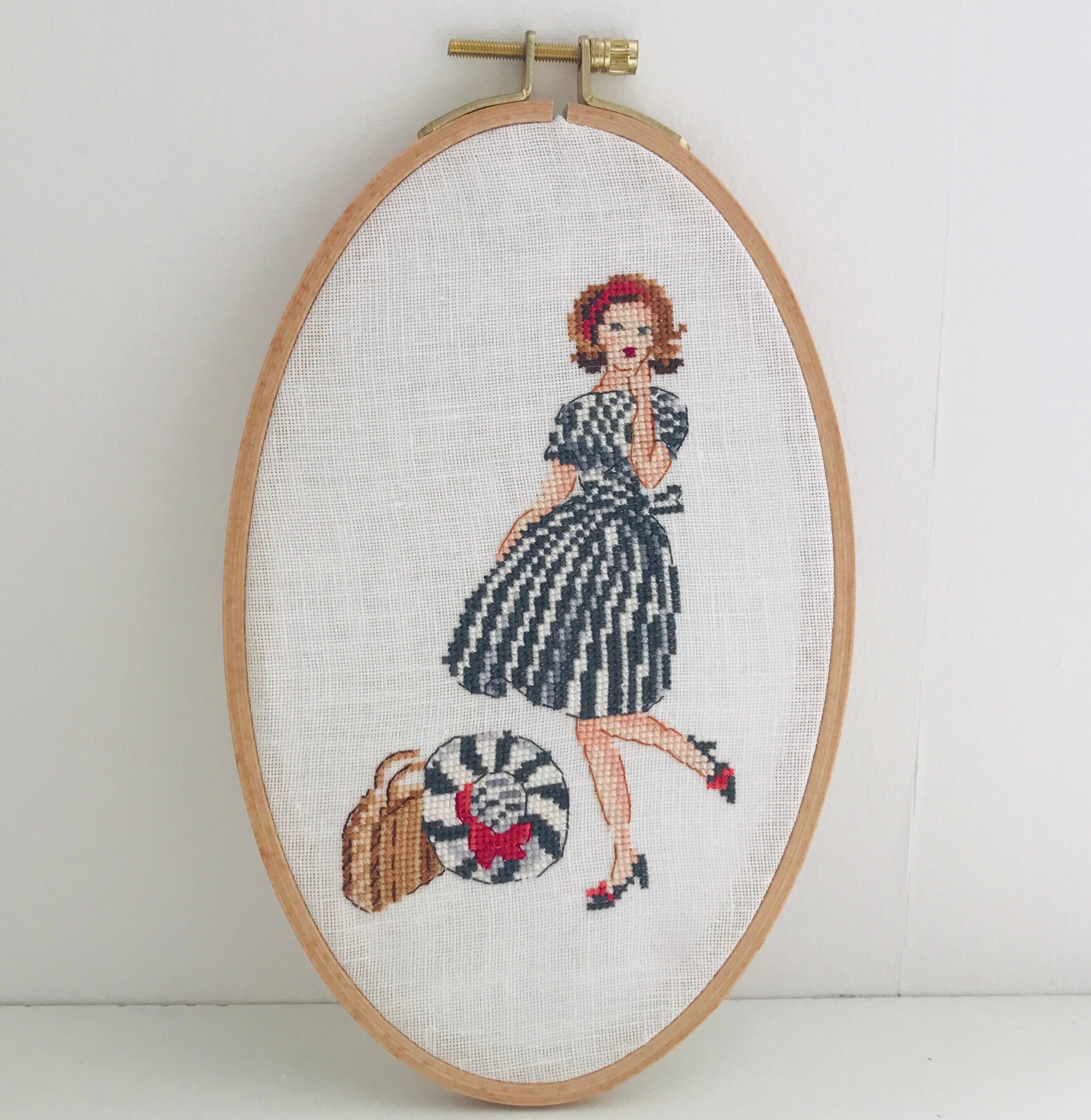 Cercle à Broder Décoration Murale Tambour avec Broderie Point de Croix Motif Silhouette Rétro Vintag