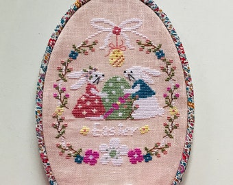 Decorative embroidery hoop for Easter / hand-embroidered Easter decoration / Easter embroidery / Easter bunny pattern embroidery hoop