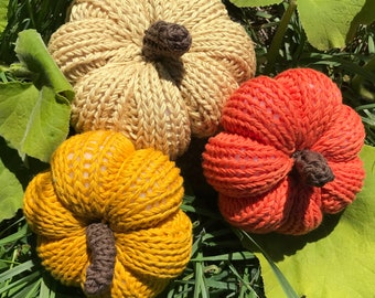 Set of three hand knitted pumpkins / fall decoration / cottage core style / decorative pumpkins / Halloween decoration