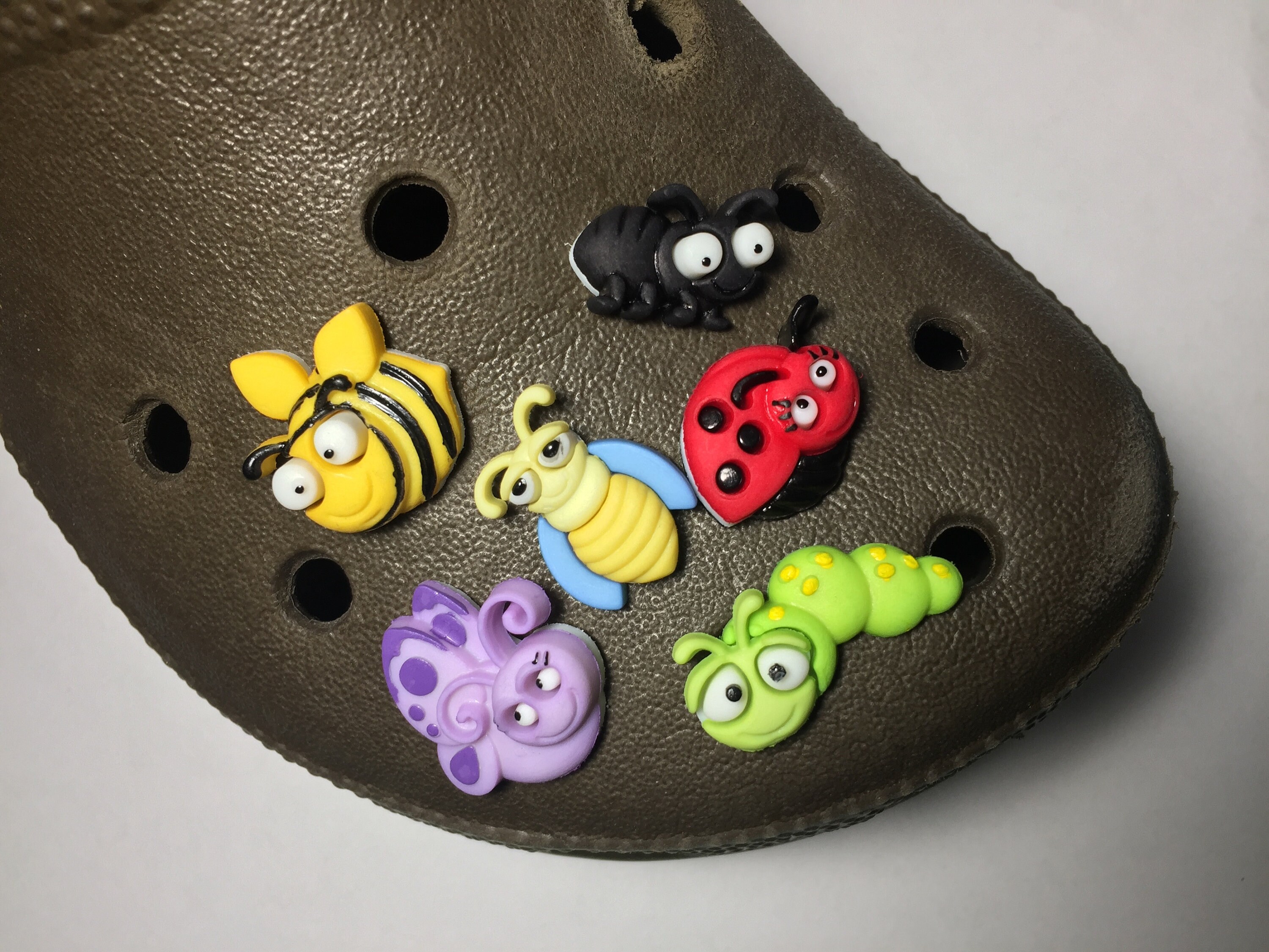 𝐄𝐋𝐋𝐄 White and Gold ‼️NON-TARNISH‼️ Designer Metal charms Jibbitz for Crocs  shoe charms Accessories