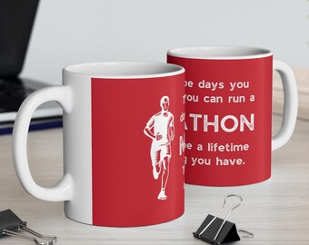 Becher / Tasse mit Marathonlauf Spruch, 11oz oder 15oz - *Geschenk für Läufer, Marathonläufer; inspirierendes laufendes Zitat* - Rot