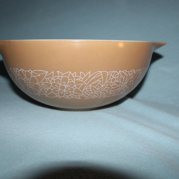 Vintage Pyrex 443 Cinderella Nesting Mixing Bowl 2.5 Quart Woodlands Tan Does Have Some Scratches Otherwise Perfect Condition