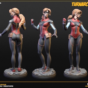 Pode incluir: Figura impressa em 3D de uma personagem feminina em um body vermelho e preto com rabo de cavalo. A figura tem óculos, faixas de pulso e pequenas bolsas. A figura está em uma base semelhante a uma pedra. O texto "Turnaround" é visível.
