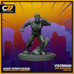 Könnte beinhalten: Eine graue 3D-gedruckte Miniatur eines Superhelden, der eine Visier und einen Gürtel mit einem X trägt. Die Miniatur steht auf einer grauen Basis. Der Text "VISORMAN [PRE-SUPPORTED] 35MM BASE" ist unter der Miniatur gedruckt.