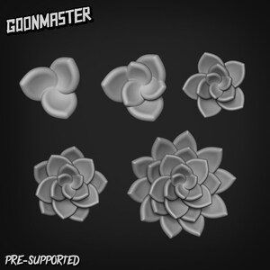 Può includere: Cinque modelli di piante grasse stampati in 3D di diverse dimensioni, in grigio. I modelli sono pre-supportati e pronti per essere stampati. I modelli sono disposti in fila dal più piccolo al più grande.