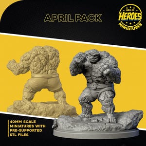 Op de afbeelding: Een 3D-geprint miniatuur van The Thing uit Marvel Comics, in zowel grijs als beige, staand op een rotsachtige basis. De miniatuur is 40 mm in schaal en wordt geleverd met vooraf ondersteunde STL-bestanden. De afbeelding bevat ook de tekst "APRIL PACK" en het logo van "Hall of Heroes Miniatures".