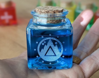 Gravierte RPG Potion Flasche - DnD Accessoire, Dungeon Master Geschenk, benutzerdefinierte Glas Apothekerflasche