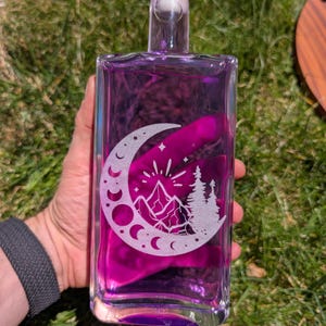 Laser Engraved Moon Water Ritual Bottle – Sacred Geometry Glass Bottle, Altar Decor, Moon Phase, Celestial Gift, Personalized Crystal Bottle