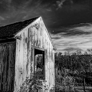 Rustic Black and White Barn Photo – Framed Wall Art of Abandoned Country Farmhouse – Vintage Rural Landscape Photography Decor