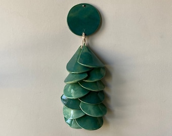 Azulejo de cerámica hecho a mano para colgar en la pared: decoración verde costera