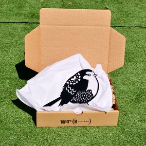 May include: A black metal bird silhouette with a heart pattern, packaged in a brown cardboard box with white tissue paper and the text "War*t(Bracket)".