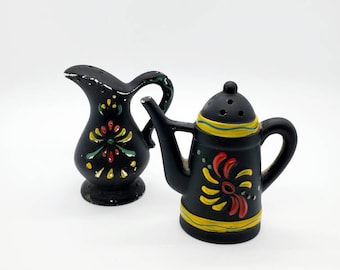 Vintage Ceramic Teapot Salt and Pepper Shaker Set