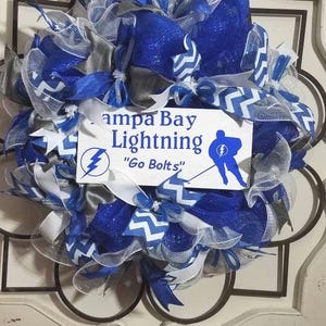 Hockey team wreath, lightning team wreath, blue and white team wreath, mesh team wreath, Tampa Bay Lightning wreath, front door wreath
