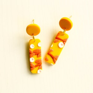 Feuilles de printemps/Boucles d&#39;oreilles faites main en pâte polymère/Bijoux artisanaux pour femmes/Minimaliste et mignon/Livraison gratuite