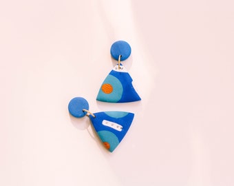 Collection fleur bleue/Boucles d'oreilles uniques avec motif abstrait/Fabriquées en pâte polymère/Accessoires faits main/Bijoux décoratifs/Livraison gratuite