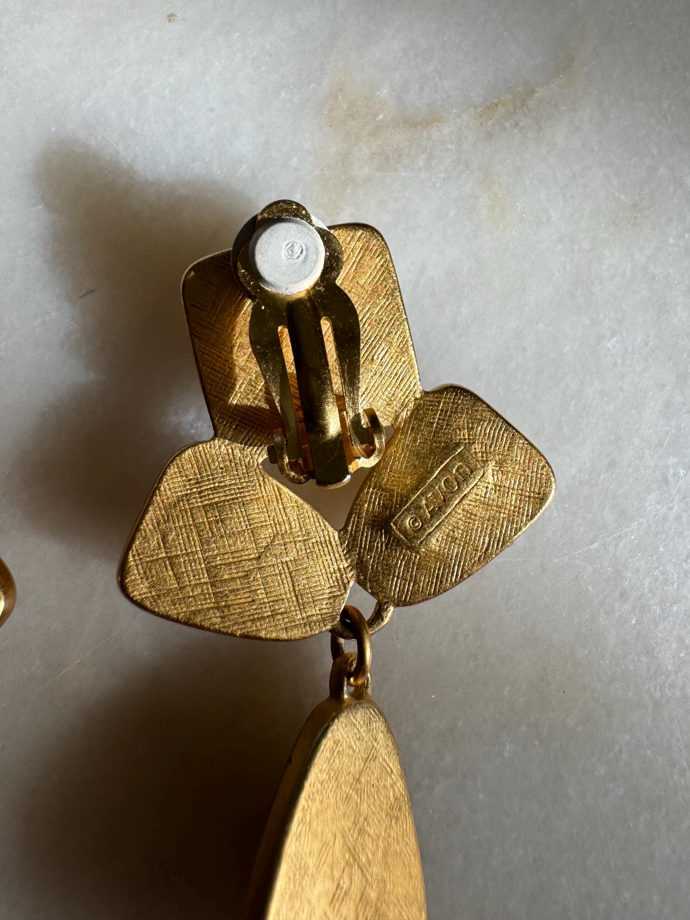 Boucles D'oreilles Vintage Semi-créoles Avon - Résine Ambre Acanthe - Occasion