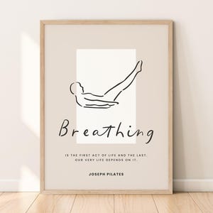Pode incluir: Um desenho a preto e branco de uma pessoa a fazer um exercício de Pilates. O texto "Breathing" está escrito em um tipo de letra grande abaixo do desenho. A citação "Is the first act of life and the last. Our very life depends on it." está escrita abaixo do texto "Breathing". O texto "Joseph Pilates" está escrito abaixo da citação.