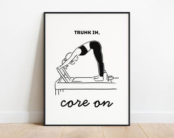 Impresión artística digital divertida de Pilates Reformer, póster con ilustración de ejercicio de Pilates con elefante, decoración de pared de estudio con cita inspiradora en blanco y negro
