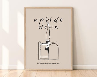 Póster imprimible de Pilates con inversión de barril y escalera, ilustración con cita motivacional positiva, decoración de pared moderna y limpia en negro y beige.