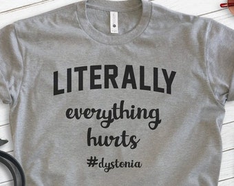 AANGEPASTE - Letterlijk alles doet pijn #dystonia Shirt, Unisex T-shirt
