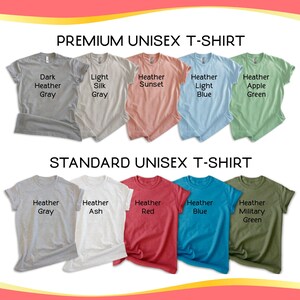 Peut inclure: Comparaison de styles de t-shirts unisexes dans diff&eacute;rentes couleurs. La rang&eacute;e sup&eacute;rieure montre des t-shirts premium en gris chin&eacute; fonc&eacute;, gris chin&eacute; clair, coucher de soleil chin&eacute;, bleu clair chin&eacute; et vert pomme chin&eacute;. La rang&eacute;e inf&eacute;rieure montre des t-shirts standard en gris chin&eacute;, cendr&eacute; chin&eacute;, rouge chin&eacute;, bleu chin&eacute; et vert militaire chin&eacute;.