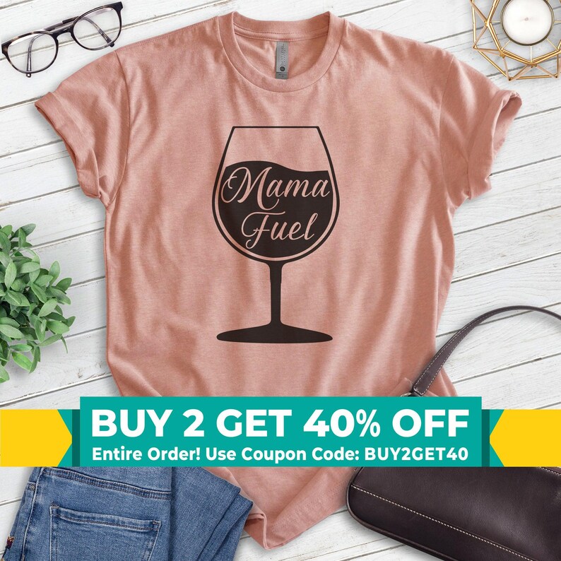 Shirt Mama Fuel, T-shirt uniseks, grappig wijnshirt, schattig wijnshirt, shirt wijnmoeder, shirt wijn Mama, shirt grappig moeder, shirt grappig moeder afbeelding 1