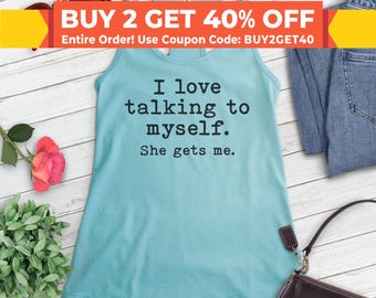 She Gets Me-tanktop, dames racerback, grappige damestanktop, grappige damestanktop, grappige damestanktop, grappig damesshirt, I Love Talking to Myself
