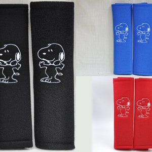 2 pezzi (1 PAIO) Cuscino per cintura di sicurezza con ricamo Peanuts Snoopy e spallacci