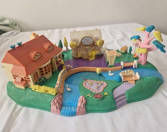 Vintage 1996 Polly Pocket Doll Magical Movin’ Magnetic Pollyville Bluebird Toys Play Set