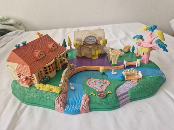 Vintage 1996 Polly Pocket Doll Magical Movin' Magnetic Pollyville